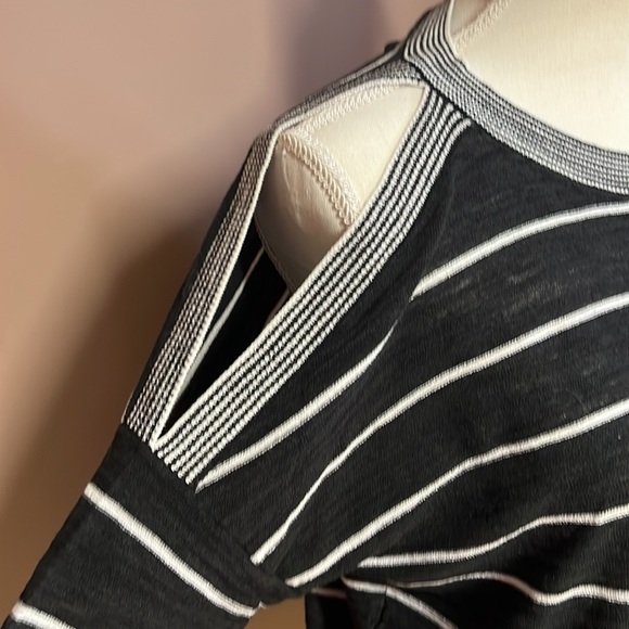 Loft. Sweater - Picture 2 of 6